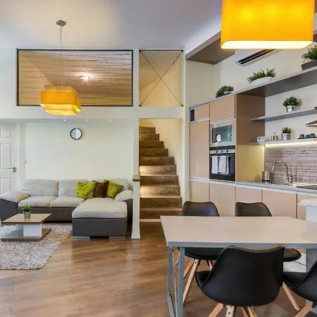 Spacious & Stylish In Downtown Appartement