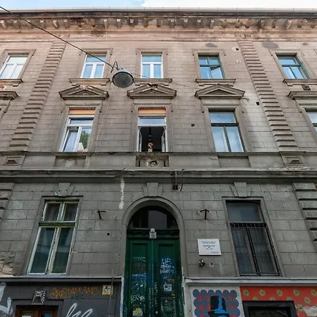 Spacious & Stylish In Downtown Appartement