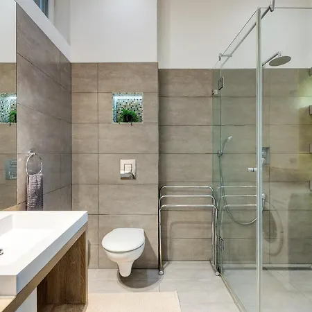 Spacious & Stylish In Downtown Appartement