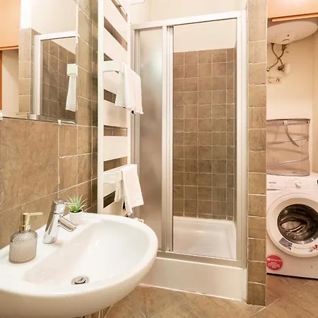 Gde Karoly Apartmant Apartment *