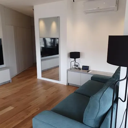 Modern Floor Loft With Balcony *