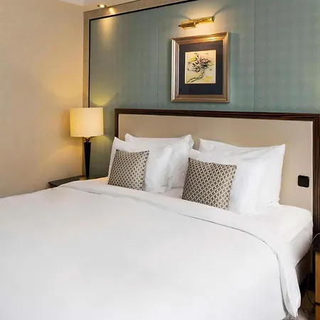 Kempinski Corvinus Hotel 5*