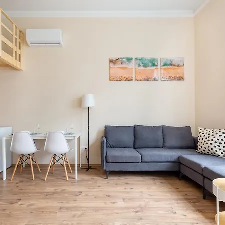 Mezzanine - Air Conditioned * Budapest