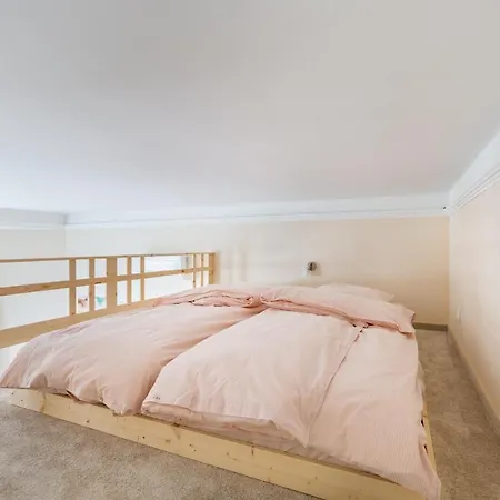 Mezzanine - Air Conditioned Apartamento *