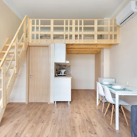 Mezzanine - Air Conditioned Apartamento *