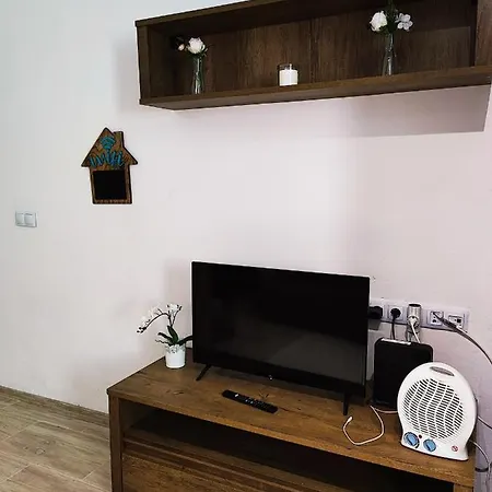 Apartment White Rose Studio Basement *
