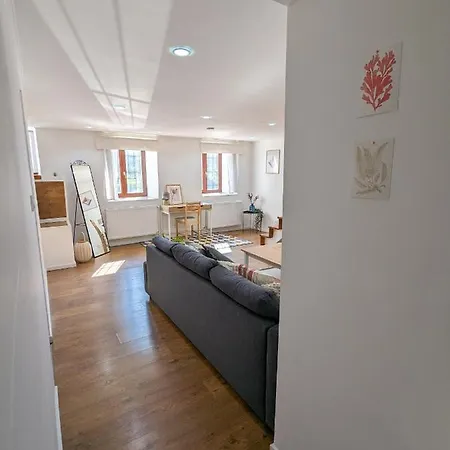 Apartment Stylish 2-bedroom In
