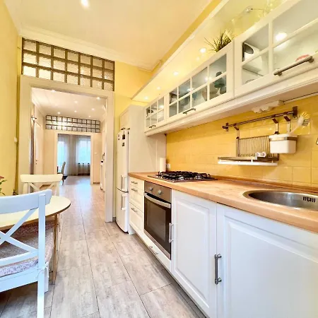Apartment Exclusive Colourful Flat In The