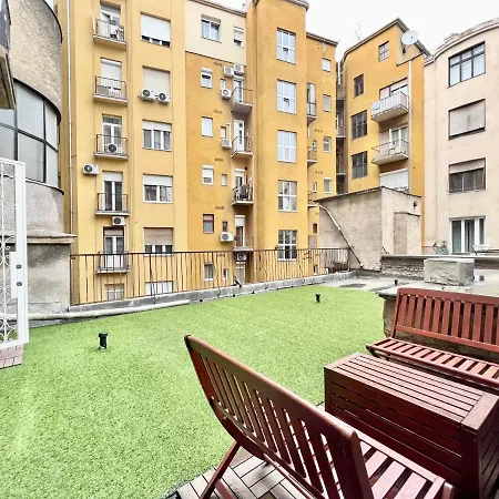 Apartment Exclusive Colourful Flat In The Budapest