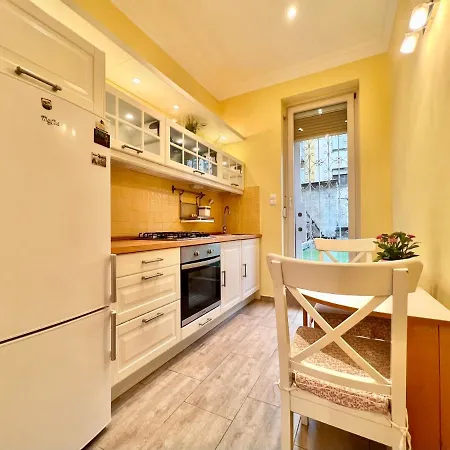 Apartment Exclusive Colourful Flat In The Budapest