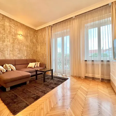 Apartment Exclusive Colourful Flat In The