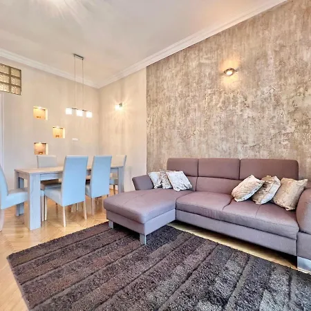 Apartment Exclusive Colourful Flat In The