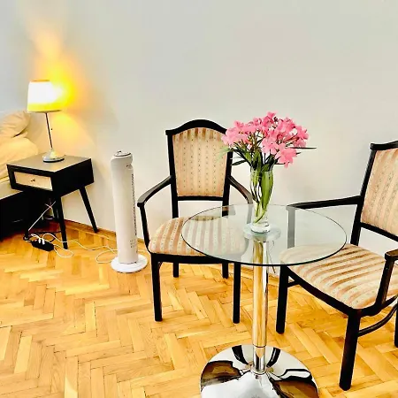 City Rooms Hostel *