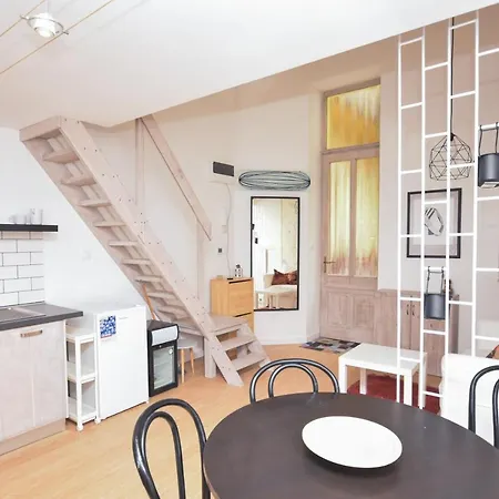 Apartment Stylish In Downtown For 2-4 People Budapest