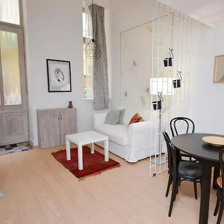 Stylish In Downtown For 2-4 People Apartment
