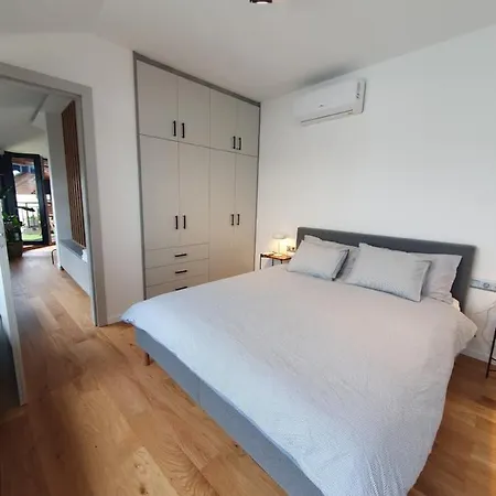 Apartment Modern Floor Loft With Balcony *