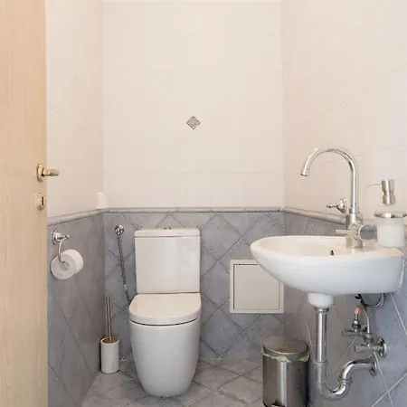 Bright And Spacious Penthouse W/ Terrace & Parking * Βουδαπέστη