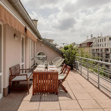 Bright And Spacious Penthouse W/ Terrace & Parking Βουδαπέστη
