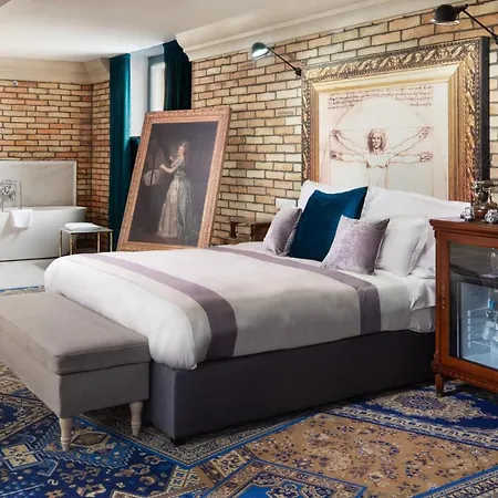 Hotel Mystery 5*