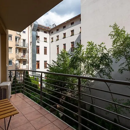 Pesti Apartment&free Parking Apartment