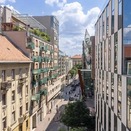 Center Penthouse - Huge Terrace And Free Parking - Tram/metro - Ac Apartment Budapest