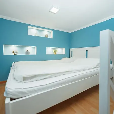 Cityscape Budget Art Deco Apartment Budapest