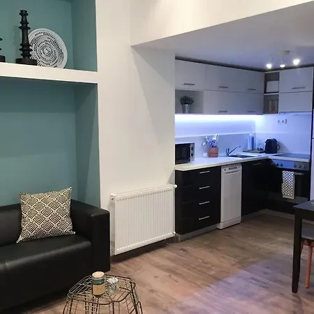 Apartment Cityscape Budget Breadfield