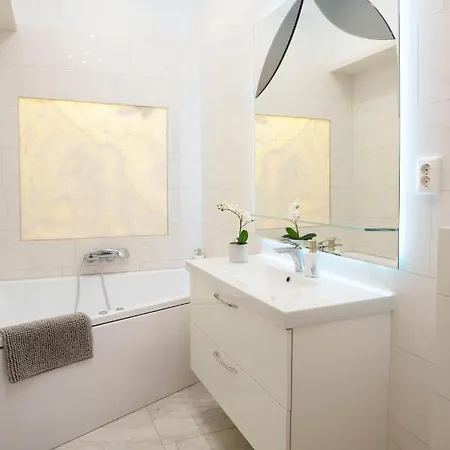 Luxurious Next To The Danube River Apartment *