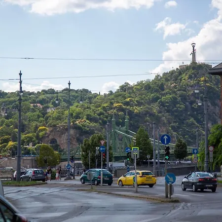 Luxurious Next To The Danube River Apartment *