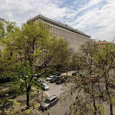 Spacious And Bright Family In The Inner City Apartament *