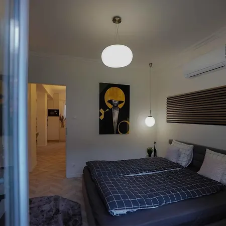 Apartment Corvin Avenue Premium Central