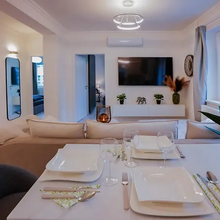 Corvin Avenue Premium Central *
