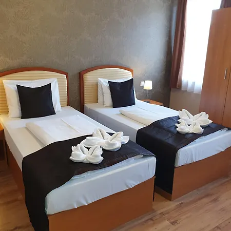 Six Hotell