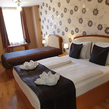 Six Hotell