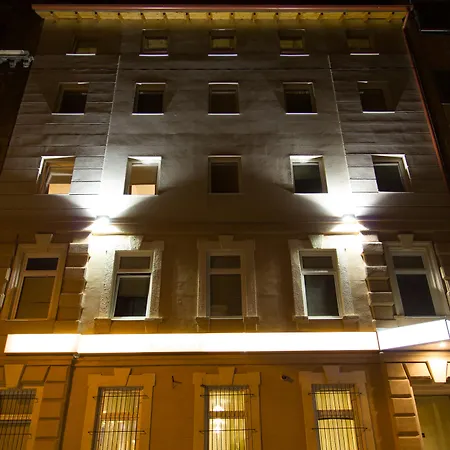 Six Hotell