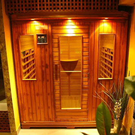 Hotell Six 3*