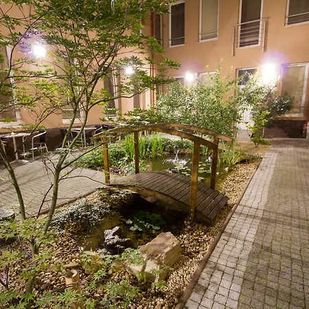 Hotell Six 3*