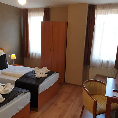 Six Hotell 3*