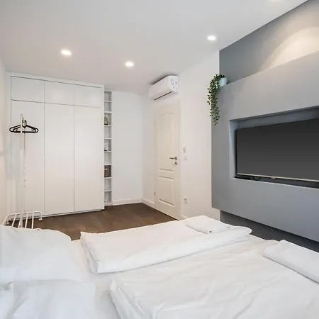 Appartement R42-boutique Apartments, Location By Bqa *