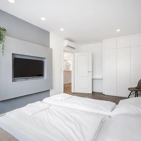 R42-boutique Apartments, Location By Bqa Appartement *