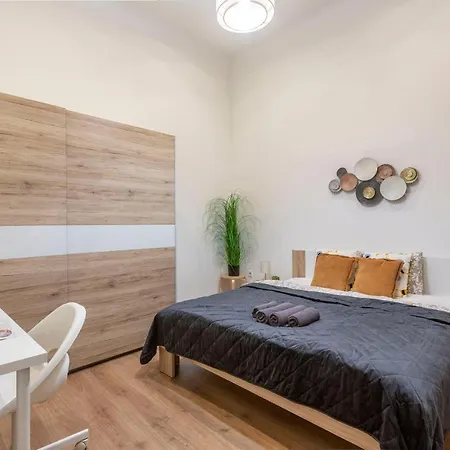 Cozy & Pleasant Homes In The Heart Of Apartment *