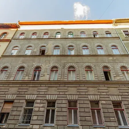 Cozy Nest By The Andrassy Avenue Apartment *