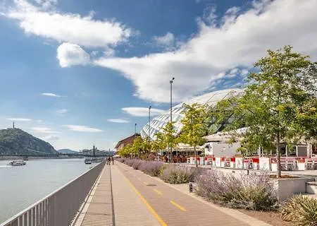 Sunny At Danube Ostello