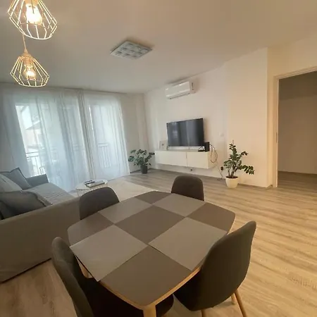 West Budapest-edge Of Downtown-free Parking Apartment *