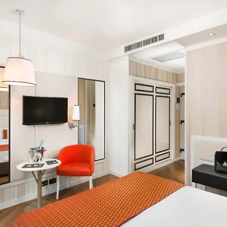 Ikonik Parlament Hotel
