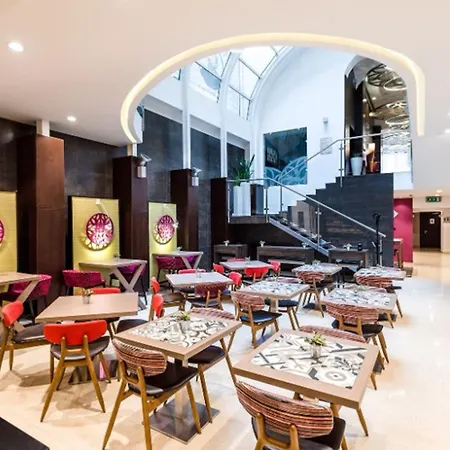 Ikonik Parlament Hotel Budapeste