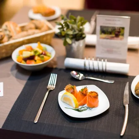 Ikonik Parlament Hotel 4*