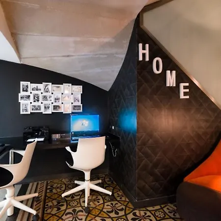 Ikonik Parlament Hotel