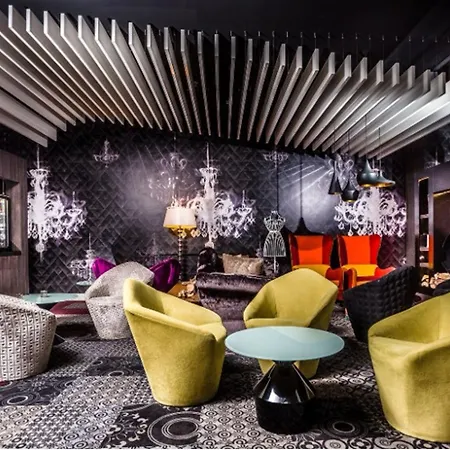 Ikonik Parlament Hotel 4*