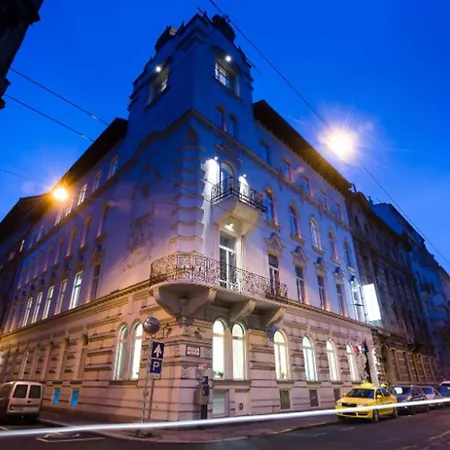 Ikonik Parlament Hotel 4*